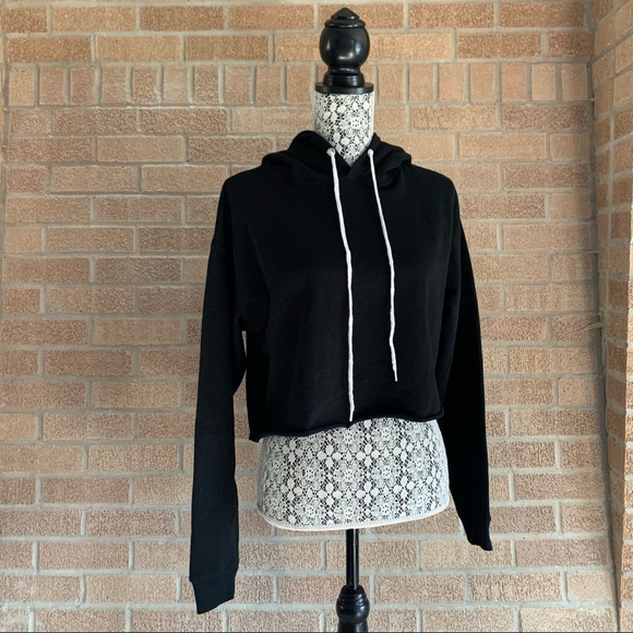 EUC Wild Fable Black Crop Sweatshirt Size Medium